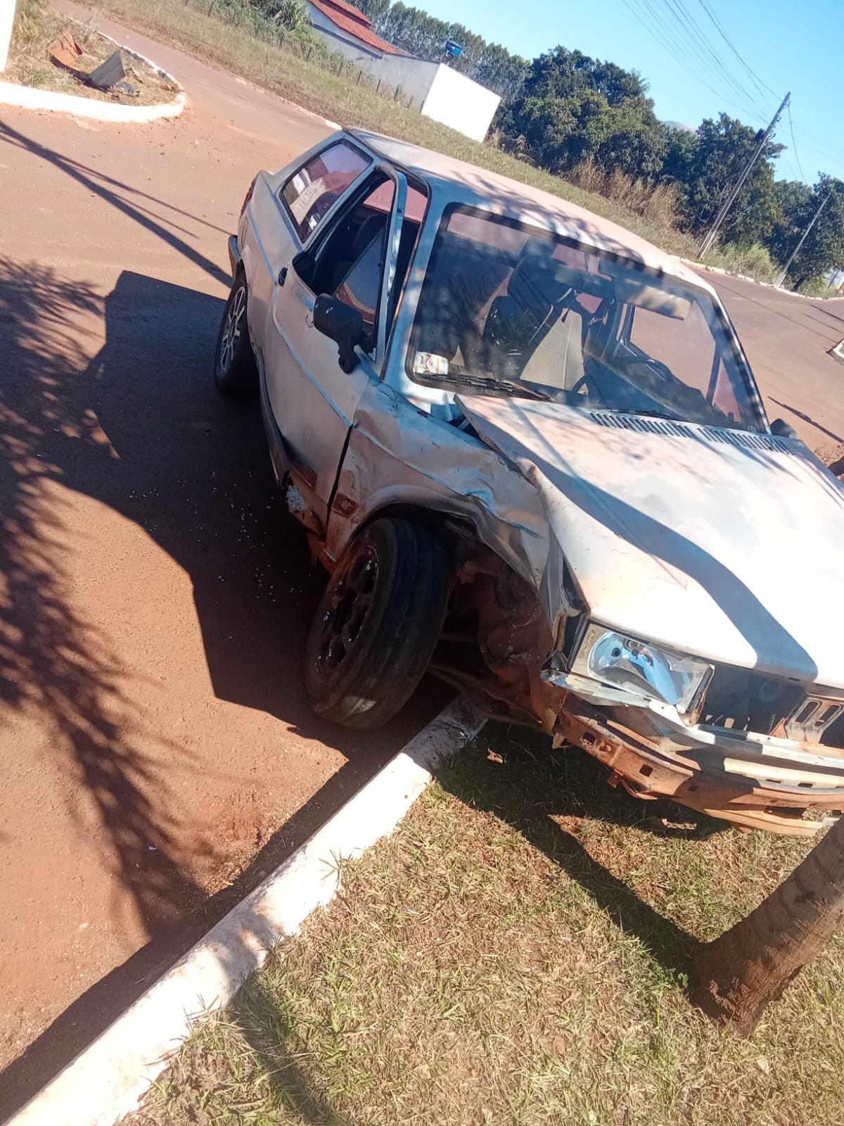 COLISÃO ENTRE VOYAGE E FORD RANGER DEIXA HOMEM FERIDO EM BARRO ALTO