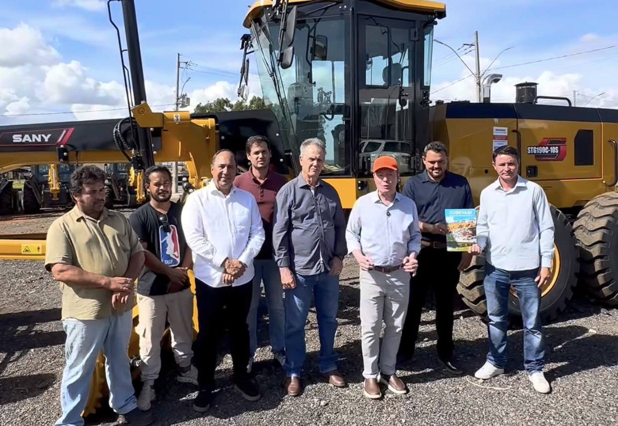 NOVA MOTO NIVELADORA REFORÇA ESTRUTURA DE BARRO ALTO E AMPLIA CAPACIDADE DE ATENDIMENTO NO MUNICÍPIO