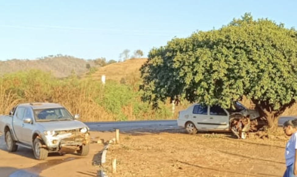 GRAVE ACIDENTE NA BR 080 EM BARRO ALTO-GO ENVOLVENDO DOIS VEÍCULOS DEIXA UMA PESSOA FERIDA